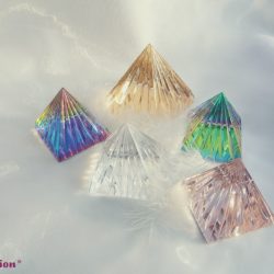 Ascension -LichtKristall-Pyramiden LichtKristall-Pyramkiden von Ascension für eine harmonische Raumenergie